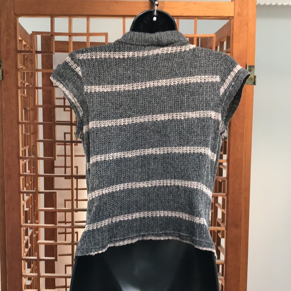 Wet Seal gray and cream top with open and plunging neckline. Size L. - Picture 5 of 6